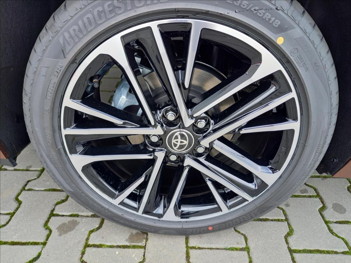 Toyota Camry Sedan / Limuzína 2,5 l 169 kw