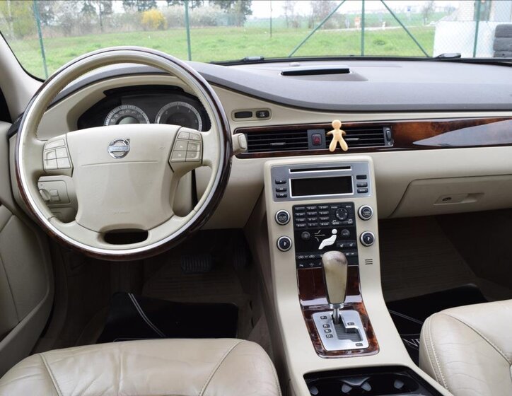 Volvo XC70 Kombi 2,4 l 120 kw