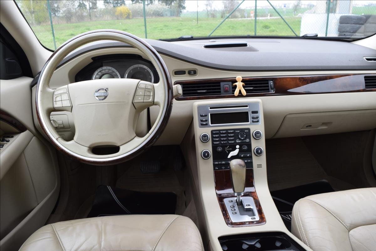 Volvo XC70 Kombi 2,4 l 120 kw