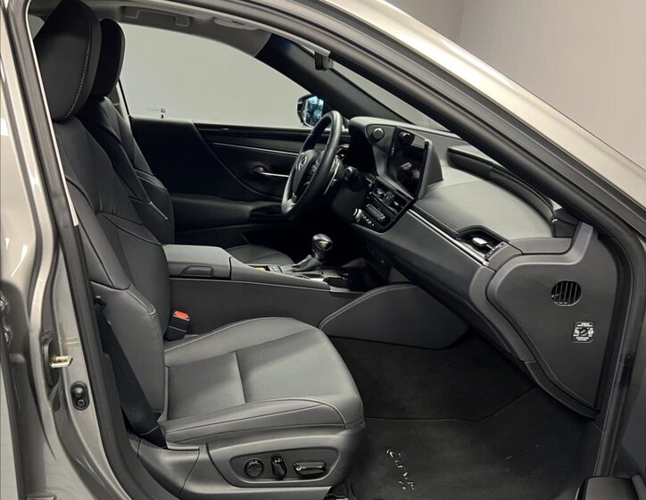 Lexus ES 300h Sedan 2,5 l 160 kw