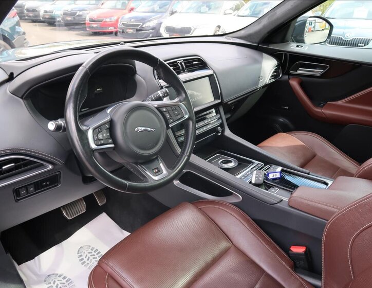 Jaguar F-Pace SUV / Terénní 3,0 l 280 kw