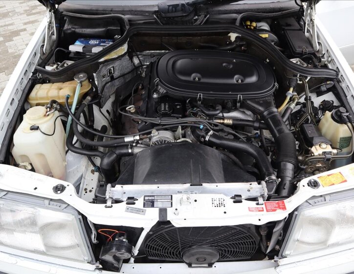 Mercedes-Benz 200 14