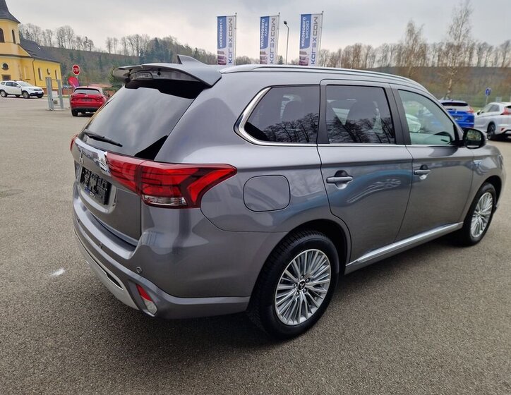 Mitsubishi Outlander SUV / Terénní 2,4 l 165 kw