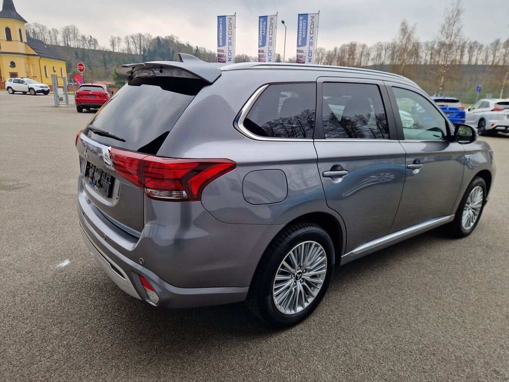 Mitsubishi Outlander SUV / Terénní 2,4 l 165 kw