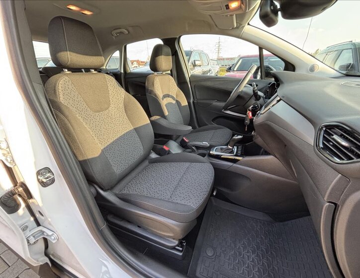 Opel Crossland SUV / Terénní 1,2 l 96 kw