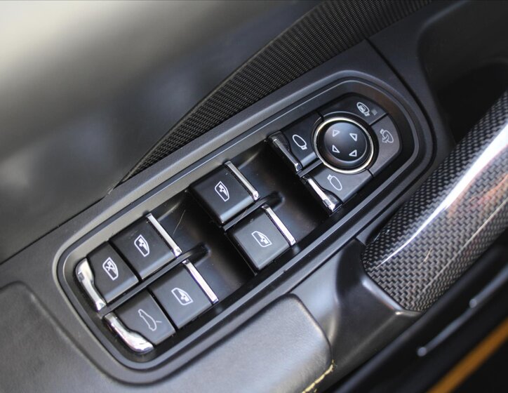 Porsche Cayenne SUV / Terénní 4,8 l 397 kw