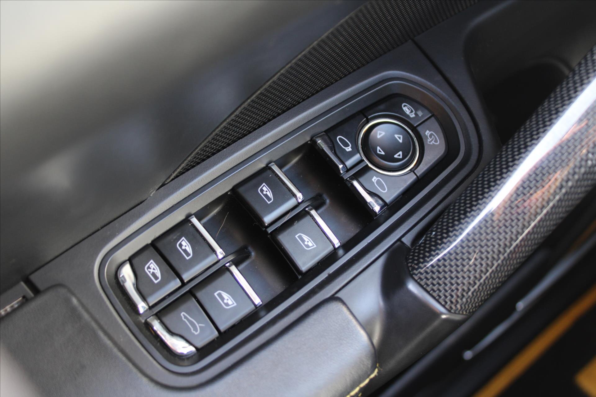 Porsche Cayenne SUV / Terénní 4,8 l 397 kw