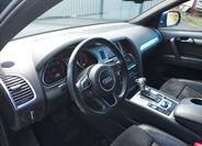 Audi Q7 10