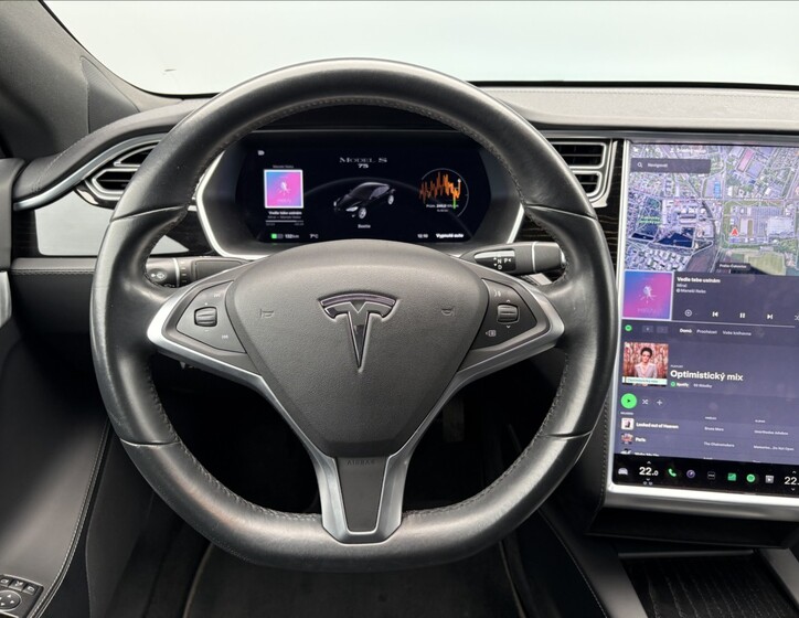 Tesla Model S 9