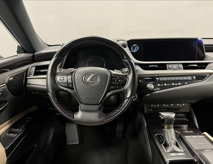 Lexus ES 300h Sedan 2,5 l 160 kw