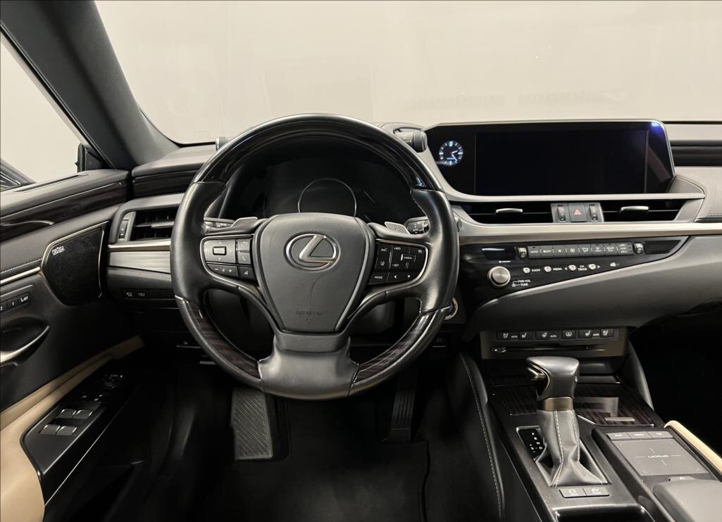 Lexus ES 300h Sedan 2,5 l 160 kw