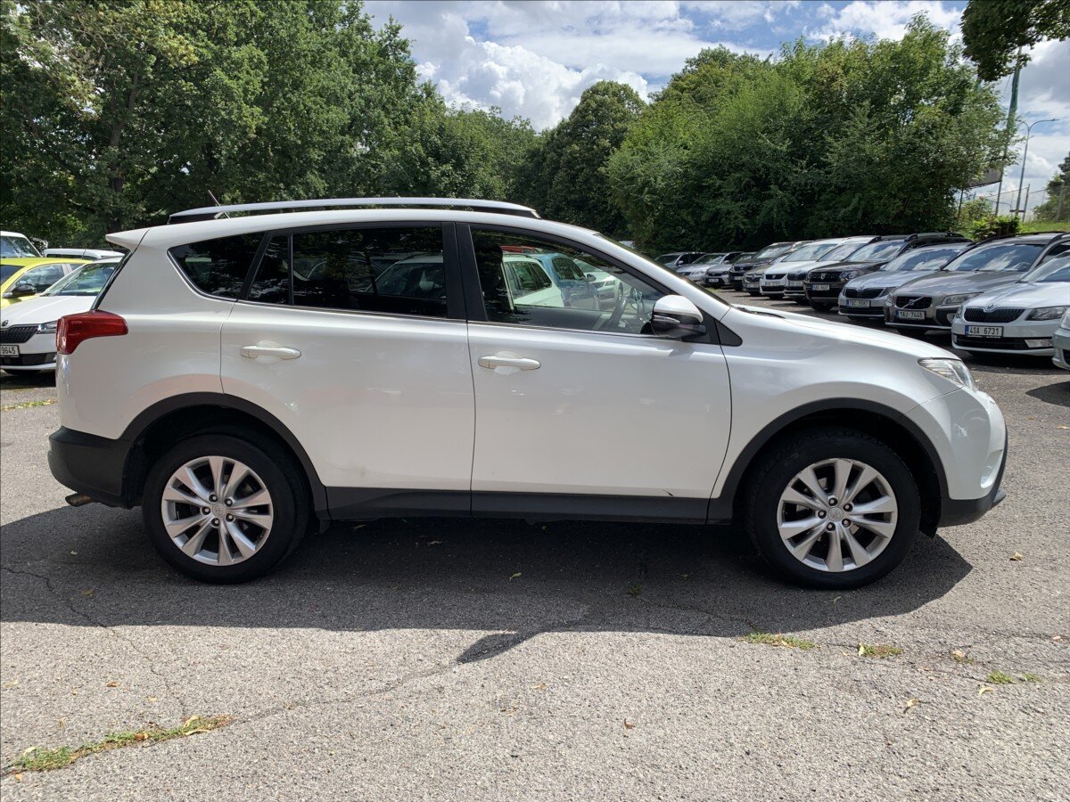 Toyota RAV4 SUV / Terénní 2,2 l 110 kw