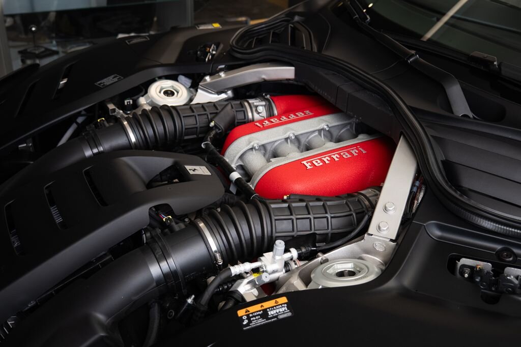 Ferrari Ostatní SUV / Terénní 6,5 l 529 kw