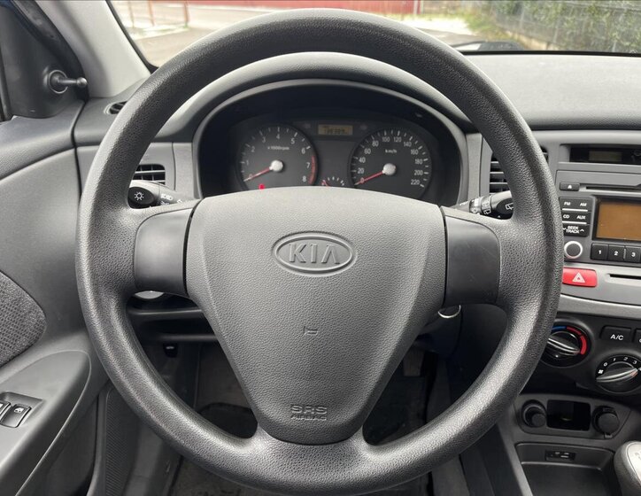 KIA Rio 14