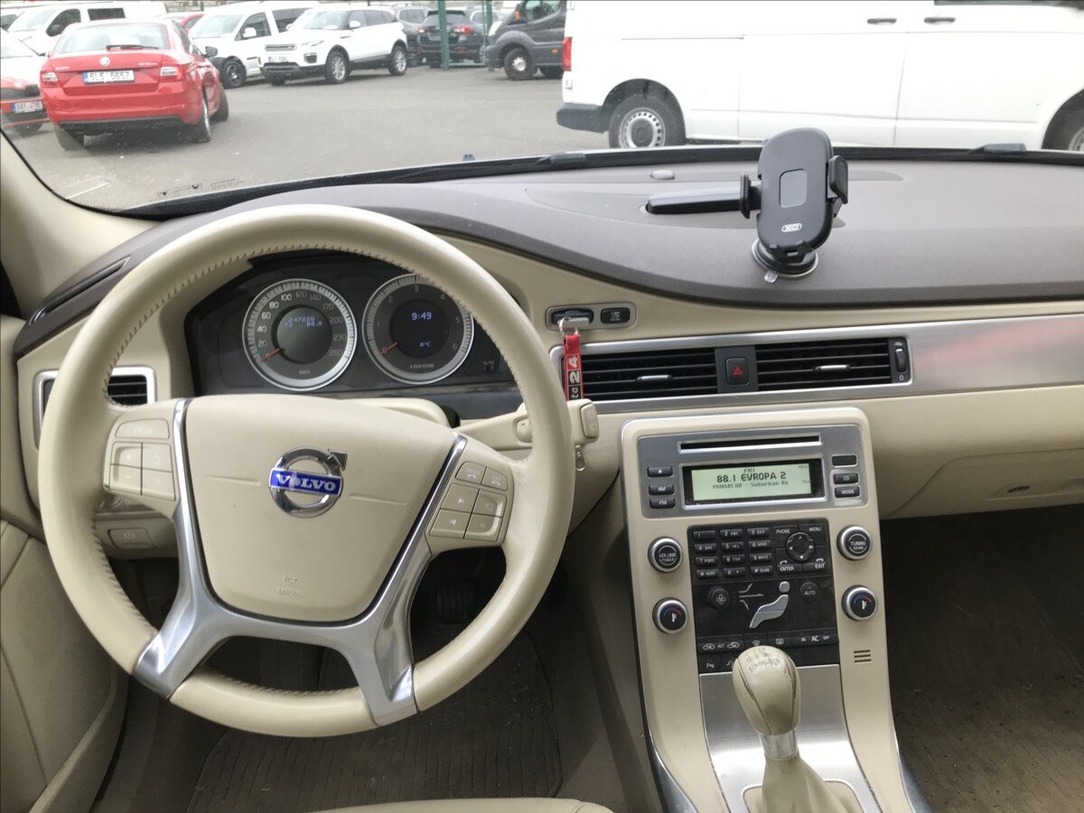 Volvo XC70 Kombi 2,4 l 151 kw