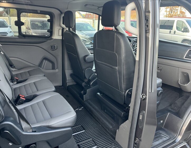 Ford Tourneo Custom 24