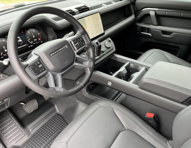 Land Rover Defender 13