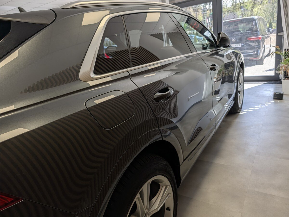 Audi Q8 Hatchback 3,0 l 250 kw