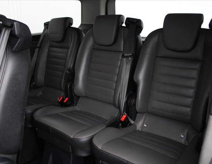 Ford Tourneo Custom 13