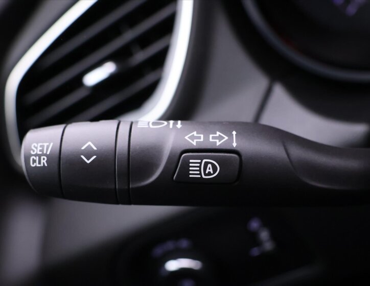 Opel Grandland X SUV / Terénní 1,6 l 147 kw