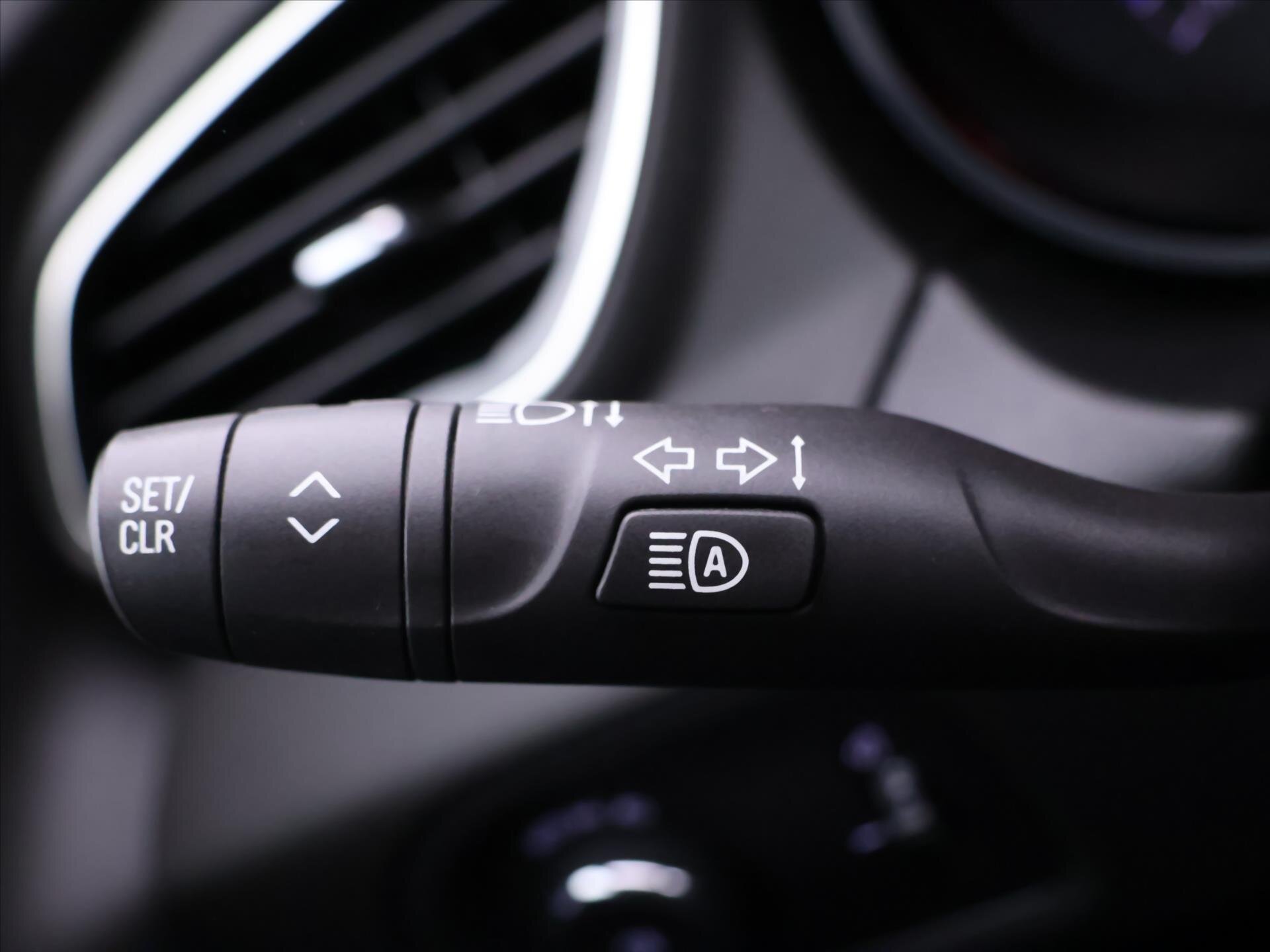 Opel Grandland X SUV / Terénní 1,6 l 147 kw