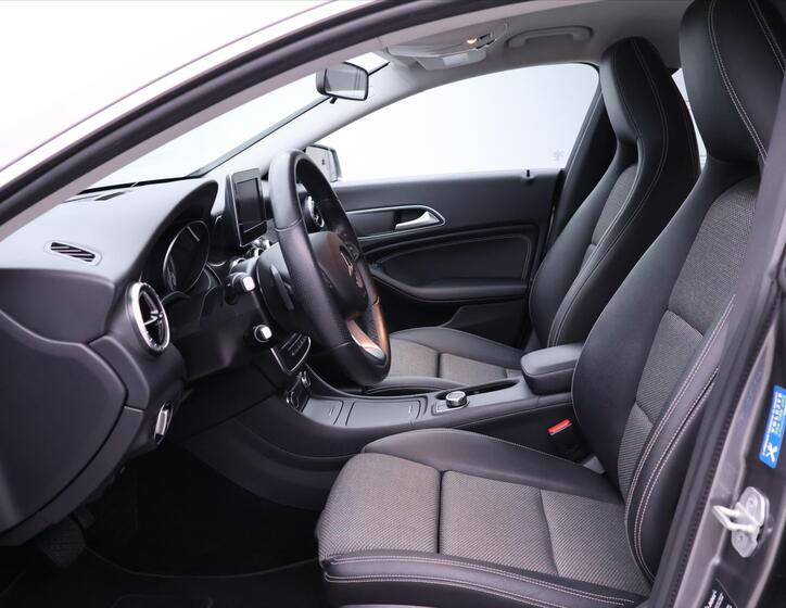 Mercedes-Benz CLA 12