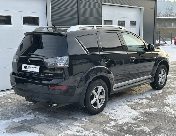 Mitsubishi Outlander 4