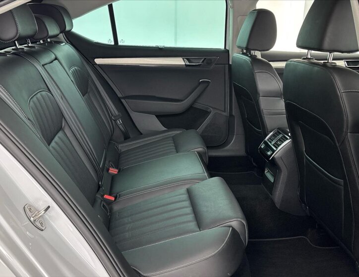 Škoda Superb Sedan / Limuzína 1,4 l 160 kw