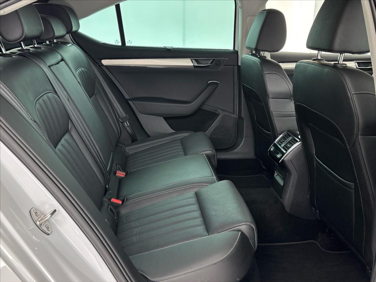 Škoda Superb Sedan / Limuzína 1,4 l 160 kw