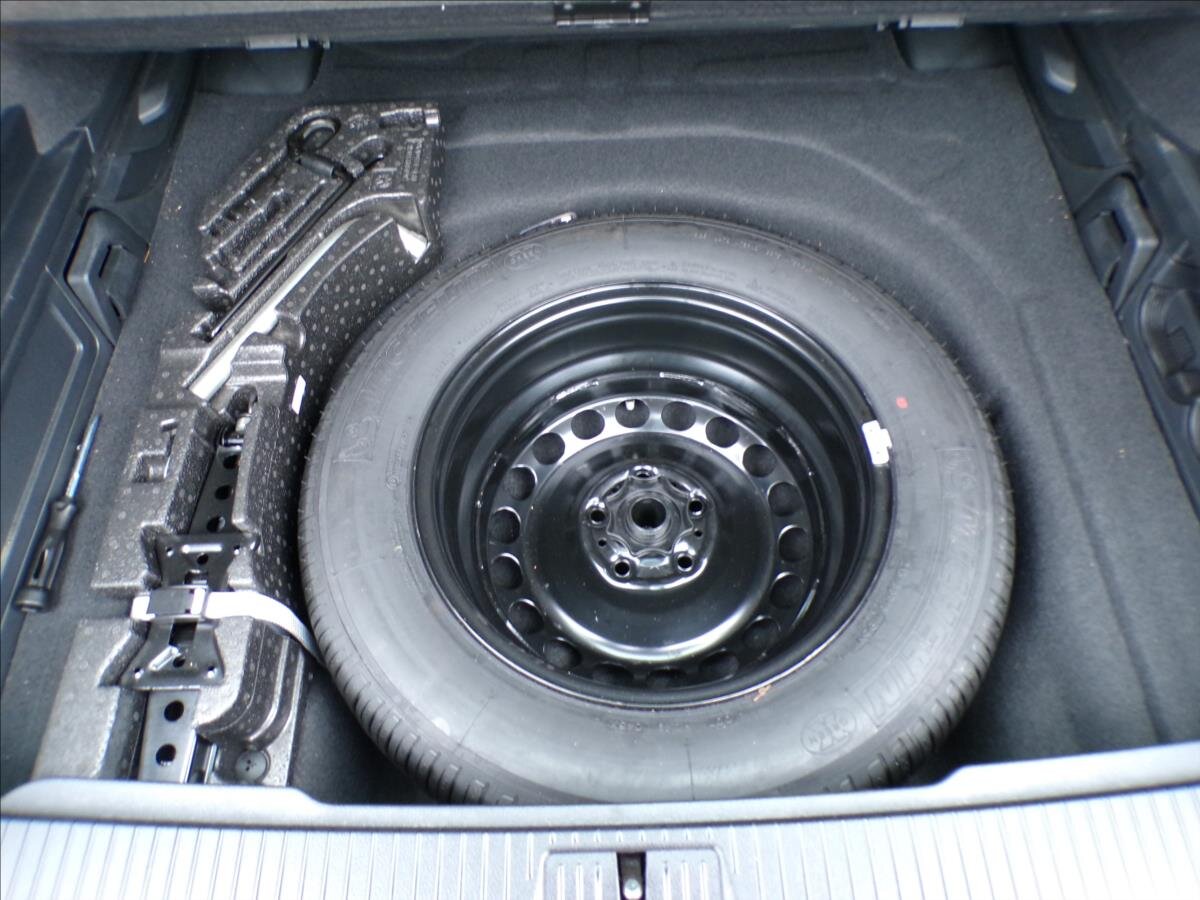 Volkswagen Passat Kombi 1,6 l 88 kw