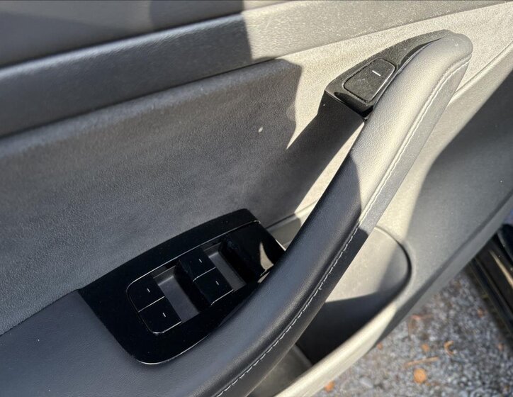 Tesla Model 3 Sedan / Limuzína 0,0 239 kw