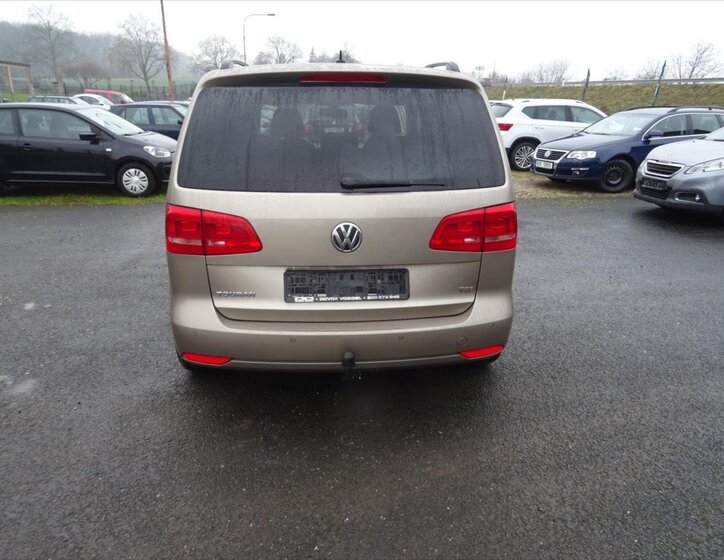 Volkswagen Touran 8