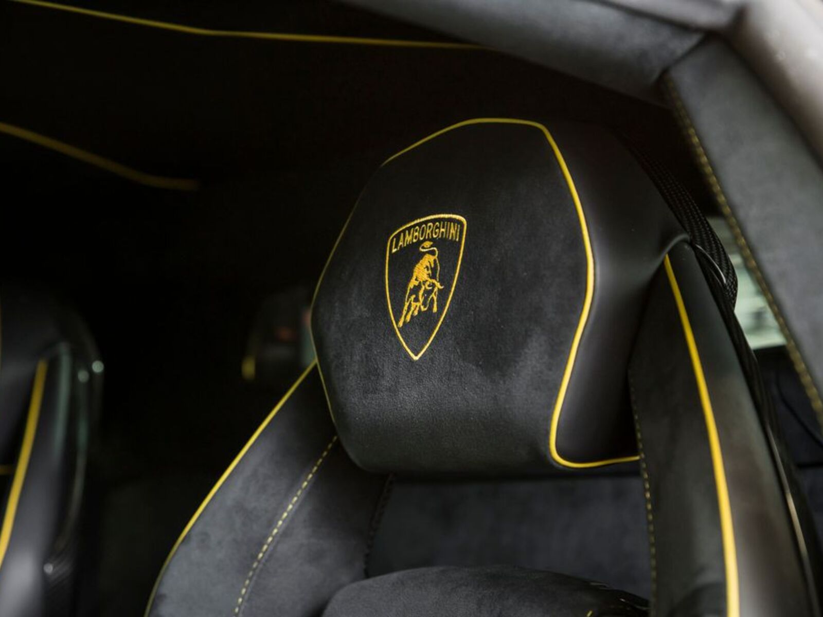 Lamborghini Aventador 9