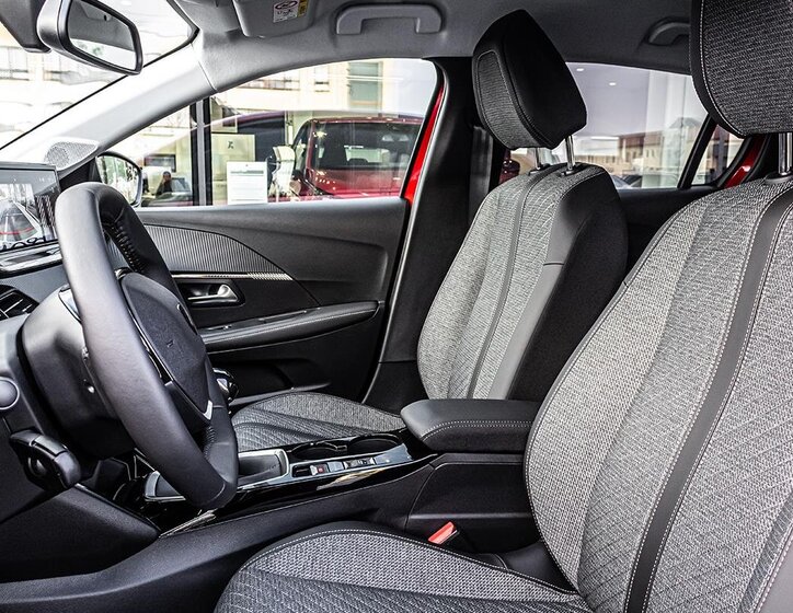 Peugeot 208 Hatchback 1,2 l 74 kw