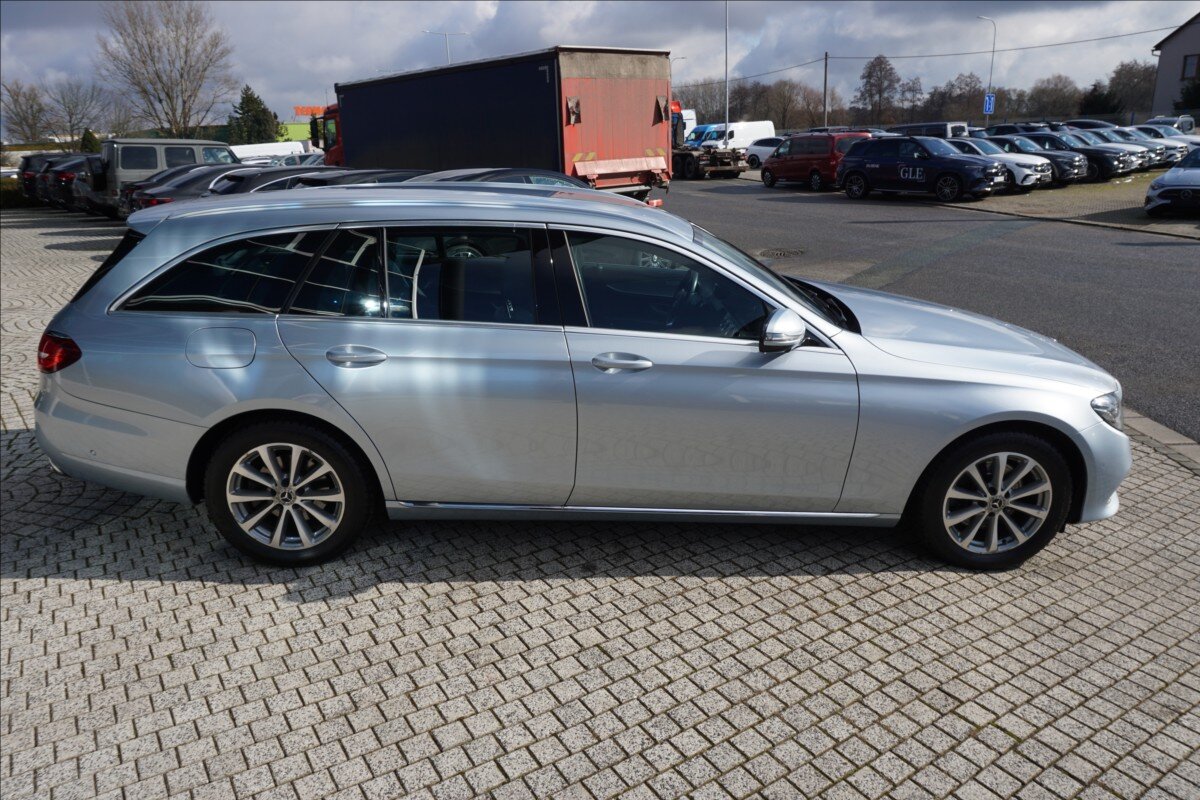Mercedes-Benz Třídy E Kombi 2,0 l 143 kw