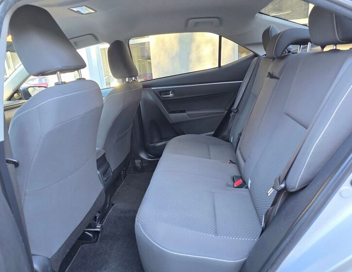 Toyota Corolla Sedan / Limuzína 1,6 l 97 kw