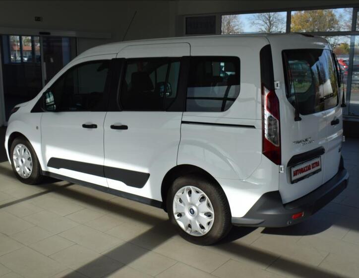 Ford Transit Connect 8