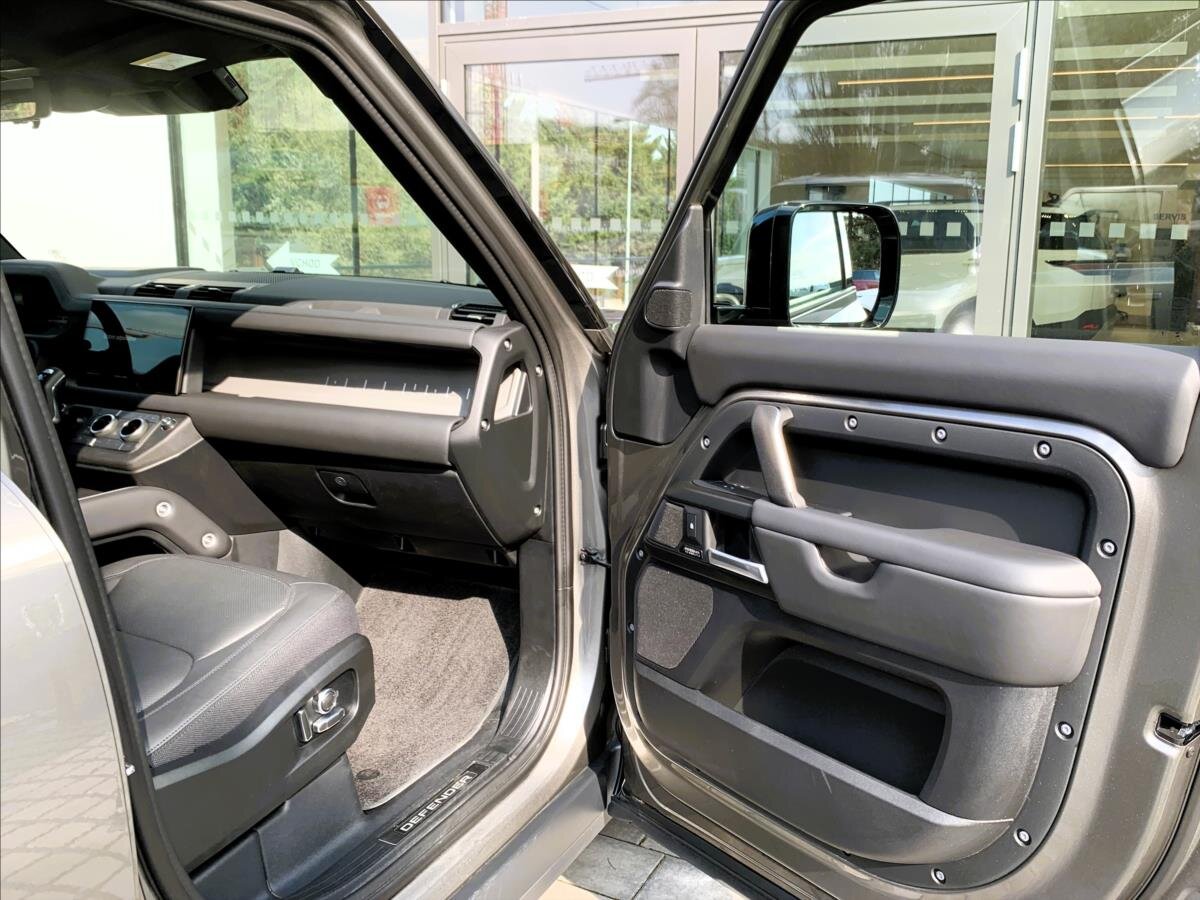 Land Rover Defender SUV 3,0 l 221 kw