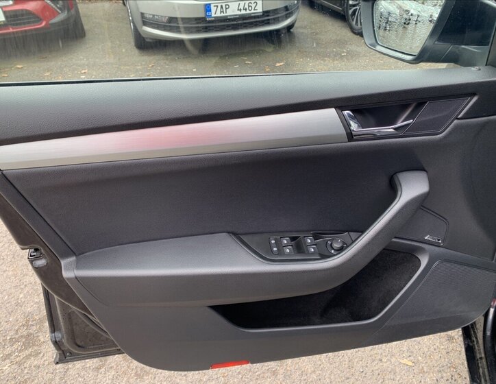 Škoda Superb Sedan / Limuzína 1,5 l 110 kw