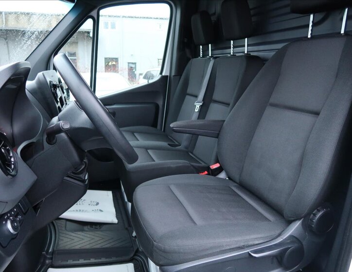 Mercedes-Benz Sprinter 10