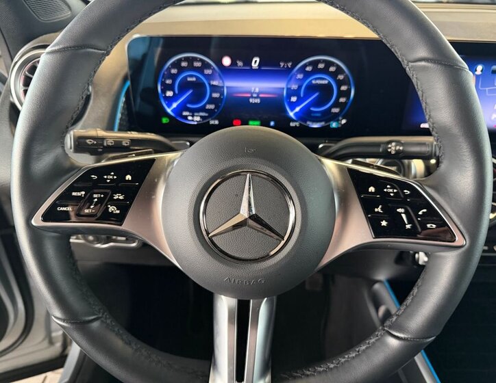 Mercedes-Benz EQB 13