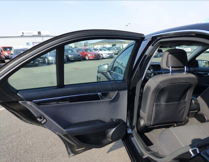 Mercedes-Benz Třídy C Sedan / Limuzína 2,1 l 88 kw
