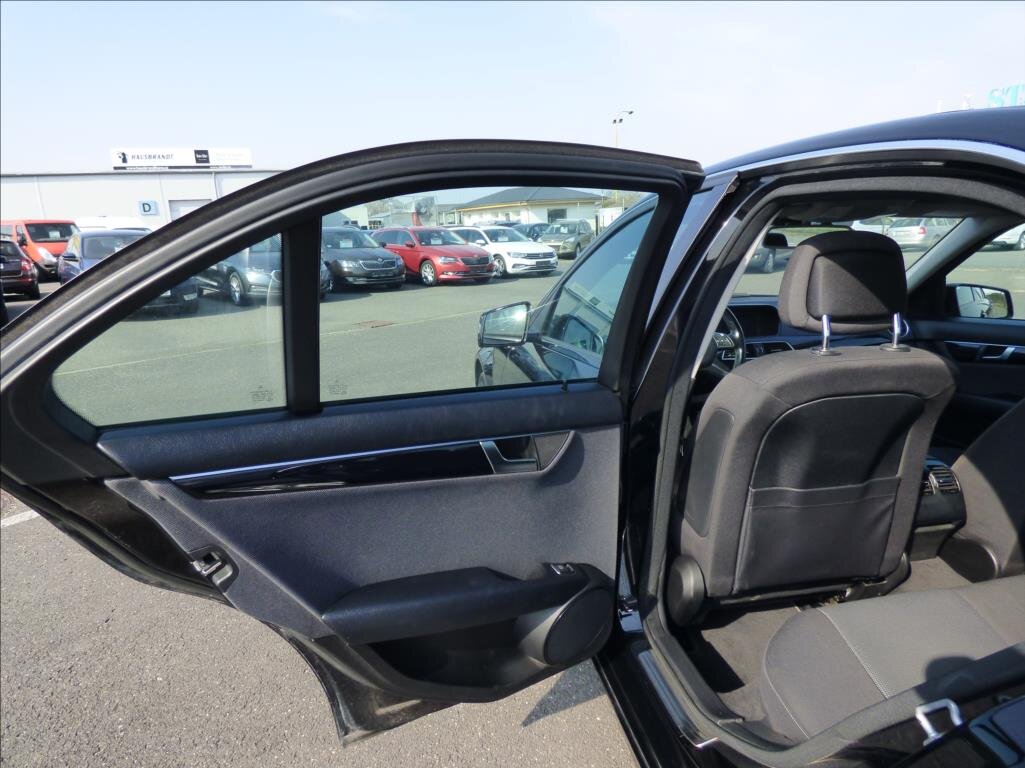Mercedes-Benz Třídy C Sedan / Limuzína 2,1 l 88 kw