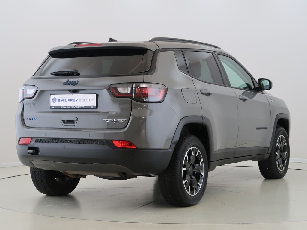 Jeep Compass SUV / Terénní 1,3 l 132 kw