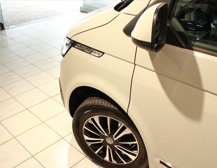 Volkswagen Multivan 8