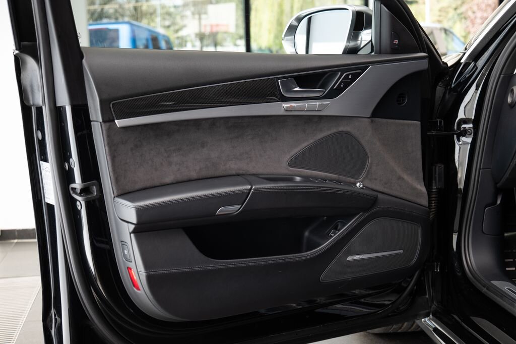 Audi S8 Sedan / Limuzína 4,0 l 382 kw