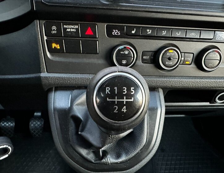 Volkswagen Caravelle 30