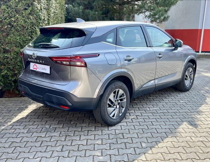 Nissan Qashqai SUV / Terénní 1,3 l 116 kw