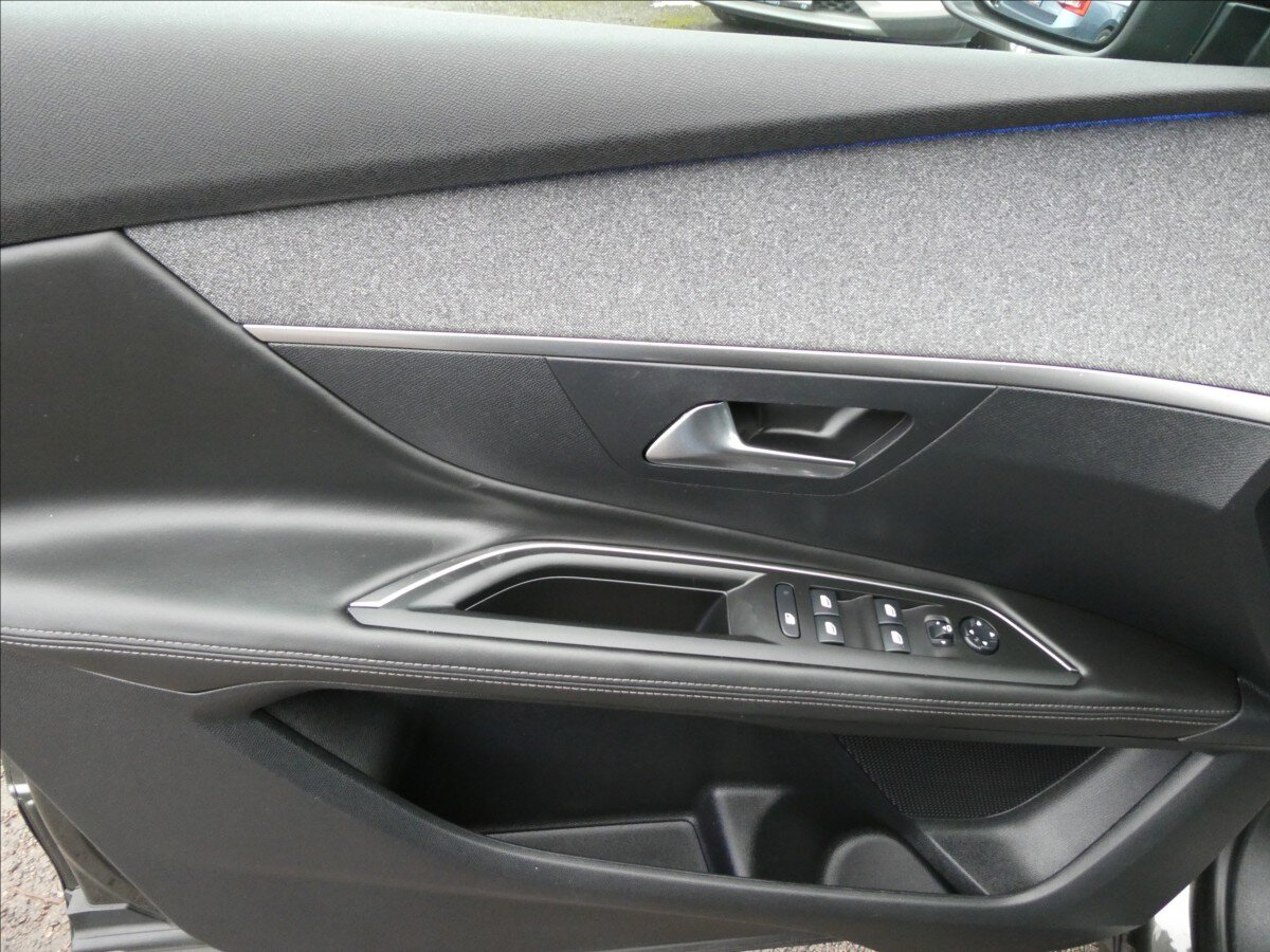 Peugeot 3008 SUV 1,6 l 121 kw