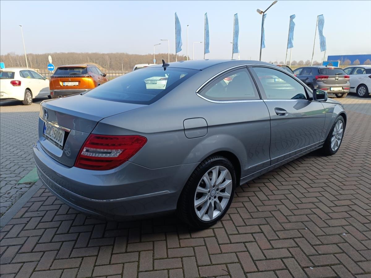 Mercedes-Benz Třídy C Kupé 2,1 l 150 kw